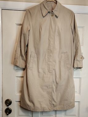 London Fog Beige Trench Rain Coat 4 Deep Pockets Extra Buttons Few Minor Stains